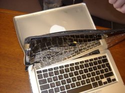 Oprava MacBook Pro - Rozbitý MacBook