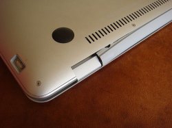 Oprava MacBook Air - Poškozený kryt